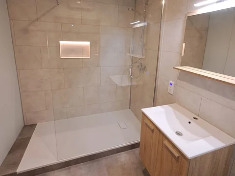 Douche à l’italienne réalisée par GC Travaux